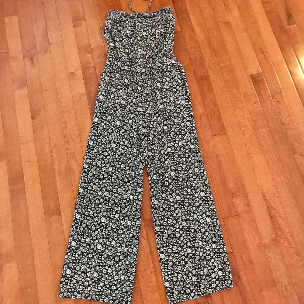 Cute halter overall 🌸